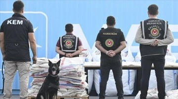 G&uuml;mr&uuml;kler Muhafaza ekipleri, İstanbul Havalimanı ve İskenderun Limanı'nda uyuşturucu ele ge&ccedil;ird