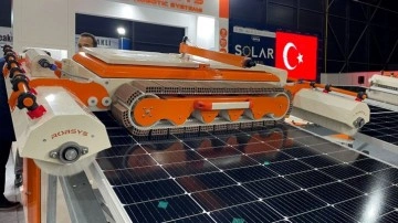 G&uuml;neş panellerinde otonom robotlu temizlik y&uuml;zde 35 verimlilik sağlıyor