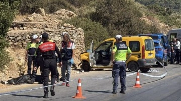 Hafif ticari araçla çarpışan motosikletin sürücüsü öldü