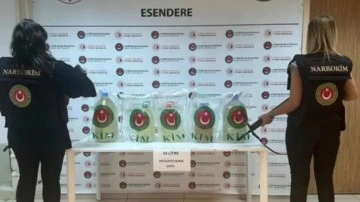 Hakkari'de tırın yakıt deposuna 33 litre sıvı metamfetamin ele geçirildi