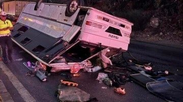 Hatay'da işçileri taşıyan midibüs devrildi: Çok sayıda yaralı var