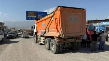 Hatay'da korkunç kaza: Yolun karşısına geçmek isterken canından oldu