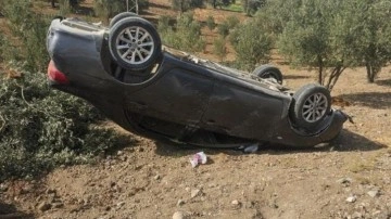 Hatay’da zeytin bahçesine uçan otomobildeki 3 kişi yaralandı