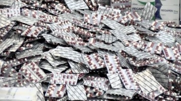 Hatay'da ka&ccedil;ak ila&ccedil; operasyonlarında yakalanan 3 zanlıdan 1'i tutuklandı