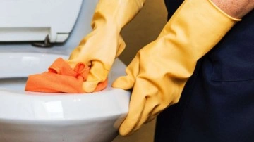 Her g&uuml;n kullandığımız eşyalar klozetten daha kirli! İşte klozetten daha mikrobik olan o eşyalar...