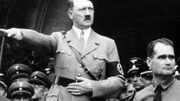 Hitler bıyığının ardındaki sır: Moda mıydı, mecburiyet mi?