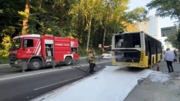 İETT'de yangın! Otobüs kullanılamaz hale geldi
