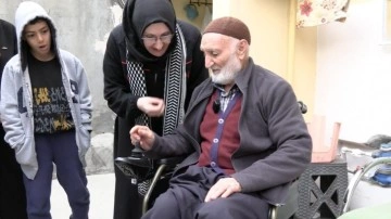 İHH, 60 adet akülü tekerlekli sandalye dağıttı