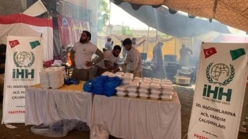 İHH'dan Pakistan'da selden etkilenen afetzedelere yardım