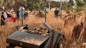 İkiye b&ouml;l&uuml;nen otomobil baba ve kızına mezar oldu