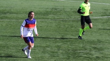 İmam Hatip&rsquo;te &ouml;ğretmen, yeşil sahada kaptan: Birinci Lig&rsquo;i zorluyorlar