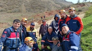 İneğiyle birlikte çamura saplandı! AFAD yardımına yetişti