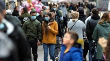 İngiltere t&uuml;m Kovid-19 kısıtlamalarını bu ay kaldırmayı planlıyor