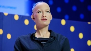 İnsansı robot Sophia, ilk kez &Ccedil;amlıca Kulesi&rsquo;nde radyo yayını yapacak!
