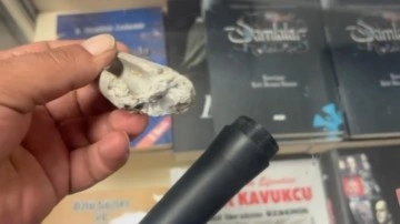 İnternetten aldığı mikrofonun içinden çıkan şey şoke etti!