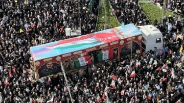 İran'da İsrail saldırısında ölenler için cenaze töreni