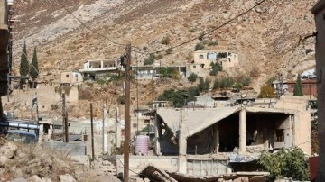 İsrail'den Suriye'de ikinci ihlal: K&ouml;ye baskın d&uuml;zenledi