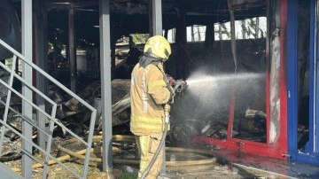 İstanbul'da bir üniversite kampüsünde yangın!