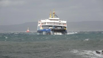 İstanbul'da deniz ulaşımına fırtına engeli! Bazı seferleri iptal edildi