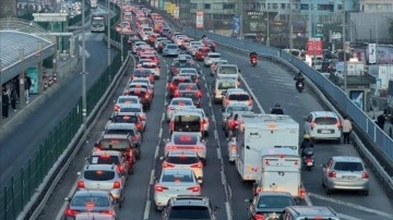 İstanbul'da trafik kilit! Yoğunluk yüzde 83'e yükseldi