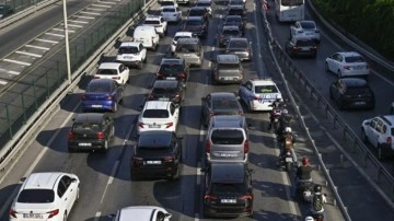 İstanbul trafik yoğunluğu! Araçlar adım adım ilerliyor