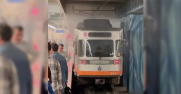 İstanbullunun ulaşım &ccedil;ilesi bitmiyor: Bu kez vagondan dumanlar y&uuml;kseldi