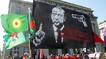 İsviçre Mahkemesi cezaları onadı:  "Erdoğan'ı Öldür" pankartı taşıyan 4 kişi için kar