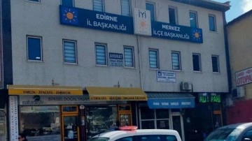 İYİ Partide yumruk yumruğa kavga! İl&ccedil;e başkanı ve sekreter hastaneye kaldırıldı