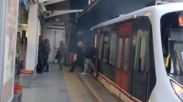 İzmir'de korkutan anlar: Metro vagonu raydan çıktı!