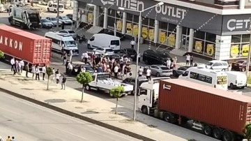 İzmir'de otomobile pompalı tüfekle saldırdılar: Katliamda 3 kişi öldü 3 kişi yaralandı!