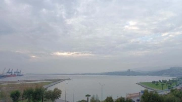 İzmir körfezi alarmda! Kötü koku sahilleri esir aldı