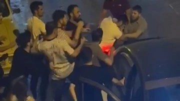 İzmir sokakları ringe döndü! Hem dövdü hem kameraya aldı