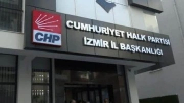 İzmir'de CHP y&ouml;netimi karıştı: İl&ccedil;e başkanı ve y&ouml;neticileri istifa etti