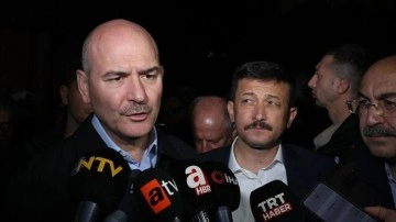 İzmir'de deprem oldu yaralılar var binalar &ccedil;atladı! Bakan Soylu son durumu a&ccedil;ıkladı