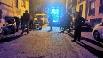 İzmir&rsquo;de korkun&ccedil; olay: Bebeğinin yanında defalarca bı&ccedil;aklandı!