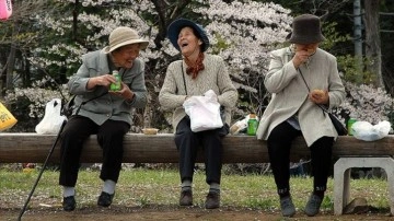 Japonya'da 100 yaş üstü insan sayısı 100 bini geçti