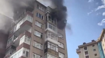 Kadıköy'de 11 katlı binada yangın! Anne ve 2 çocuk kurtarıldı