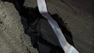 Kağıthane’de yol çöktü