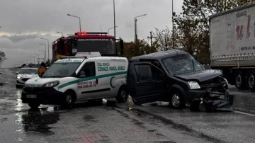 Kamyonun çarptığı hafif ticari araç 50 metre savruldu: 1 ölü, 2 yaralı