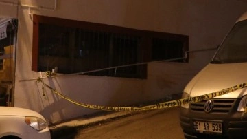 Kan donduran olay! Evine &ccedil;ağırdığı tamirciyi &ouml;ld&uuml;rd&uuml;