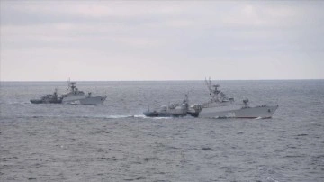 Karadeniz'de Rus savaş gemisi, kendi savaş u&ccedil;aklarına 'dost ateşi' a&ccedil;arak imha etti