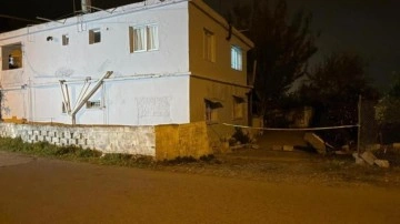 Karısını baltayla öldürüp banyoya gömdü