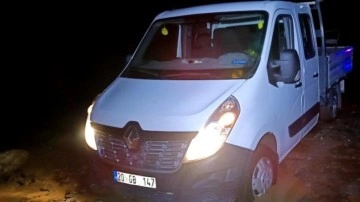 Kars'ta heyelan! Ekipler mahsur kalan 11 araç  için bölgede