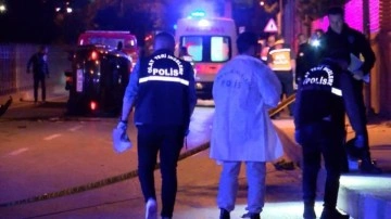 Kartal'da otomobil kaldırıma çarpıp devrildi: 1 ölü