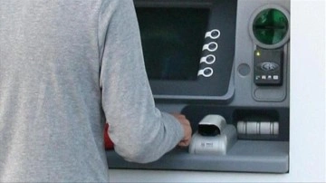 Kartını yutan ATM'ye sinirlendi, güvenlik görevlisini bıçakladı