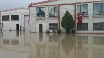Kastamonu'da sağanak yağış sonrası sokakları su bastı