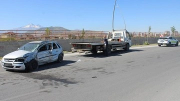 Kayseri'de korkunç kaza: Otomobil direğe ok gibi saplandı, hamile kadın ve bebeği öldü