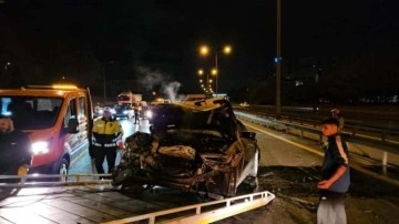 Kaza yapan sürücü otomobilini bırakıp kaçtı
