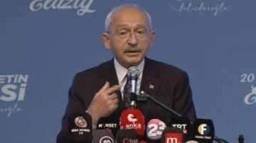 Kemal Kılı&ccedil;daroğlu partisinin grup toplantısında konuşuyor