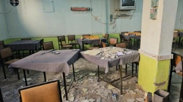 Kıraathanede tavandan kopan sıva par&ccedil;aları m&uuml;şterilerin &uuml;zerine d&uuml;şt&uuml;: 2 yaralı